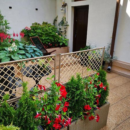 Cozy Green House Bucharest Exterior photo